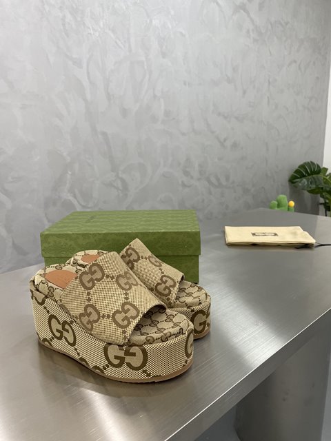 구찌 GG 맥시 Maxi 여성 슬라이드 샌들 슬리퍼