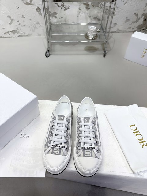 디올 WALK'N'DIOR 플랫폼 여성 스니커즈 KCK385OBE
