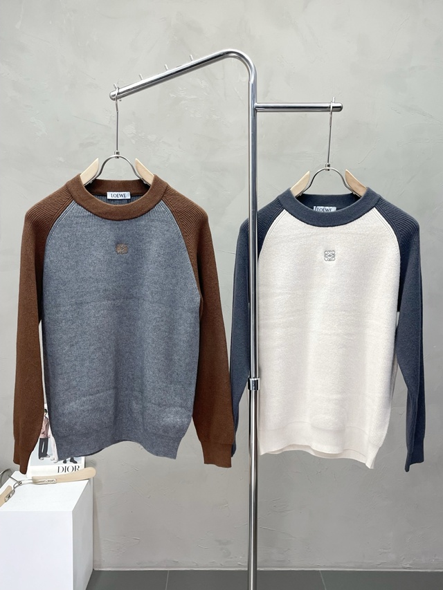 로에베 크루넥 긴팔 니트 2칼라