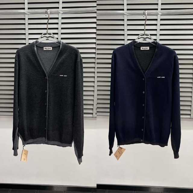 미우미우 브이넥 니트 가디건 2칼라