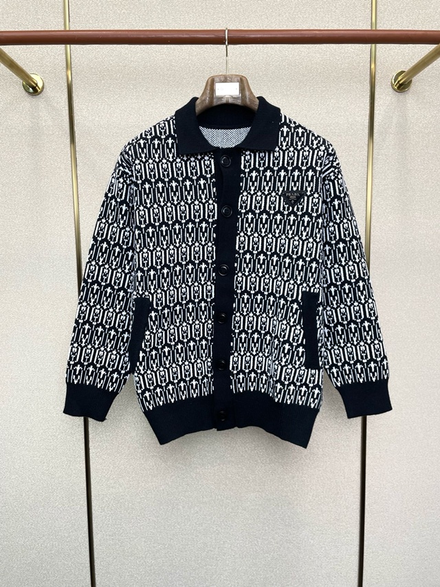 프라다 카라 니트 가디건