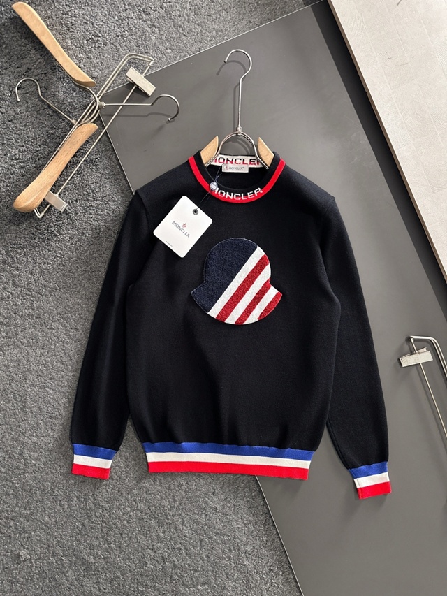 몽클레어 라운드 니트 스웨터