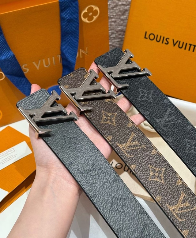 루이비통 LV 이니셜 벨트 40mm 3칼라