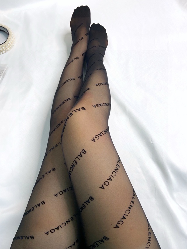 발렌시아가 여성 스타킹
