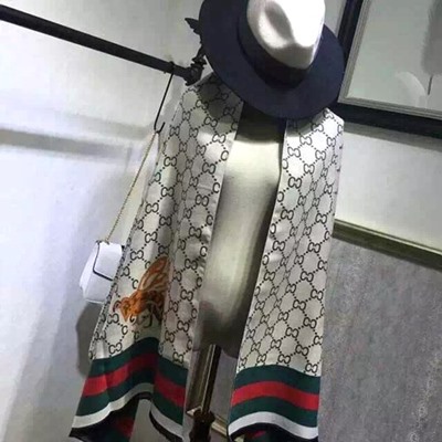 이브생로랑  체인 클러치 -브라운