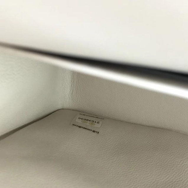 샤넬 A57977 파이썬미디엄  쇼핑 백 