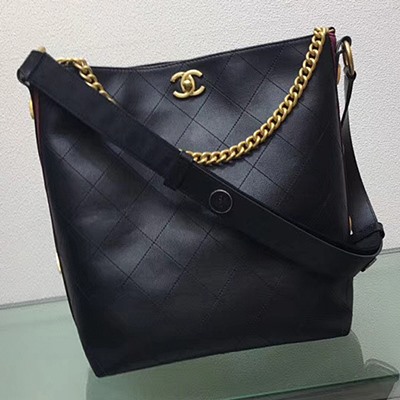 샤넬 A57576 버튼 업 카프스킨 호보 핸드백 블랙
