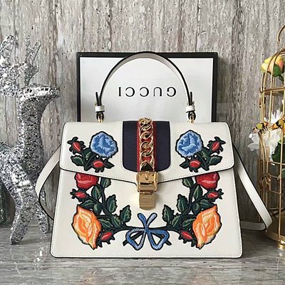 구찌 [Gucci Sylvie] 자수 디테일의 가죽 탑 핸들 백 431665A  -화이트