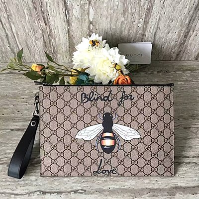 구찌 [Gucci Bestiary] 허니비 프린트 GG 수프림 파우치 473704