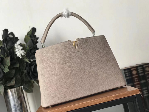 루이비통 M94428 토뤼옹 레더 카퓌신 MM