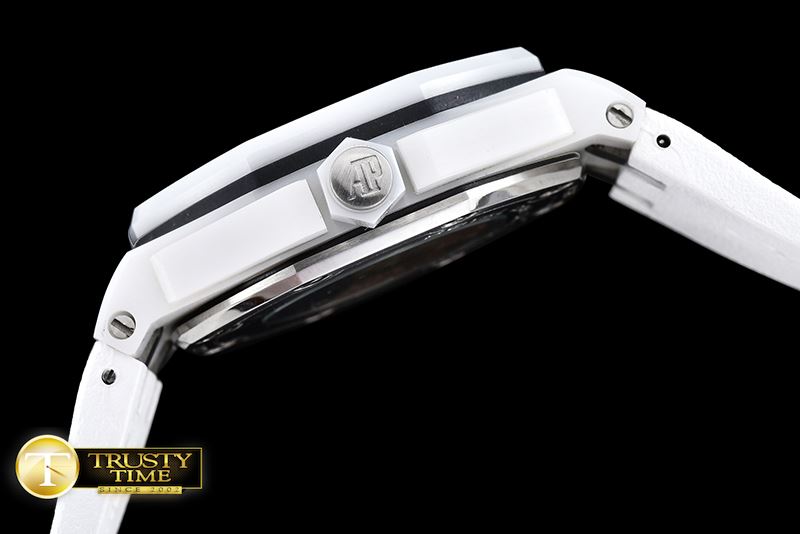 오데마피게 Royal Oak Diver CER/RU White/White JHF A2813 Mod3120 -AP0378G