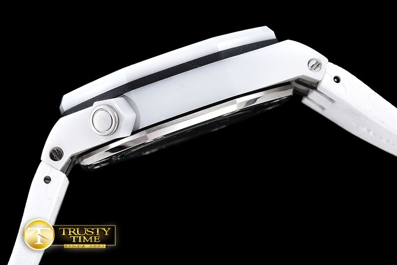 오데마피게 Royal Oak Diver CER/RU White/White JHF A2813 Mod3120 -AP0378G