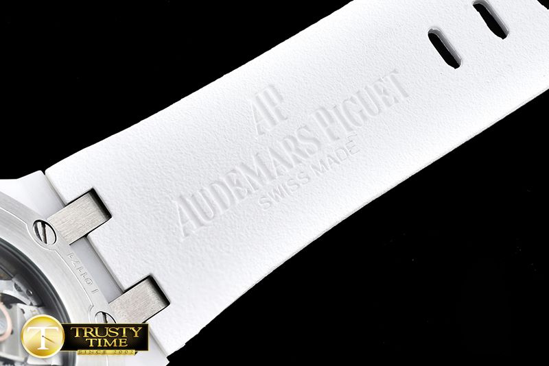 오데마피게 Royal Oak Diver CER/RU White/White JHF A2813 Mod3120 -AP0378G
