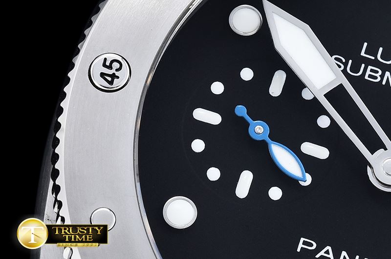 파네라이 PAM682 Lum Sub 1950 3 Day 42mm SS/RU Blk XF V2 P9010 -PN682RU1